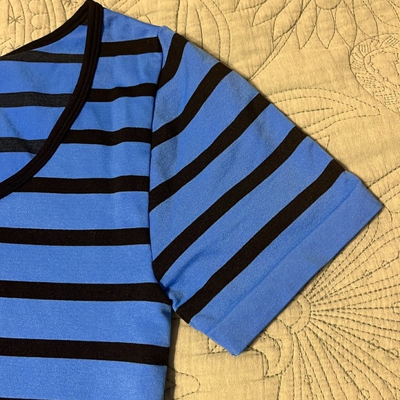 Karl Lagerfeld Paris Blue and Black Striped Seamless T-Shirt -Women’s Size Small - Picture 7 of 14